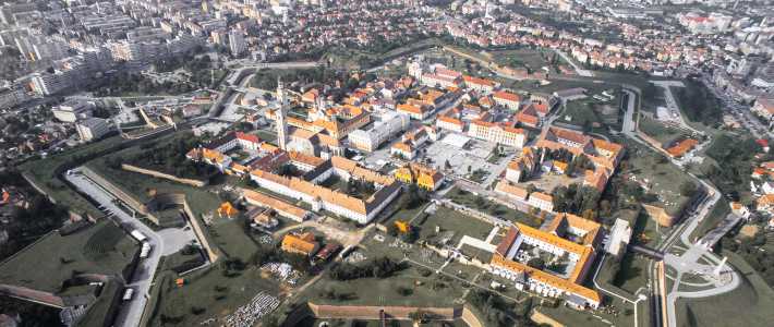 A photgraph of Alba Iulia in Romania seen from above. 