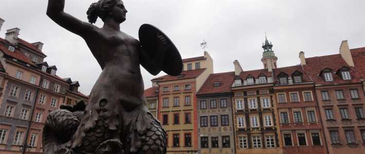 An image of a mermaid statue in the old town of Warsaw. 